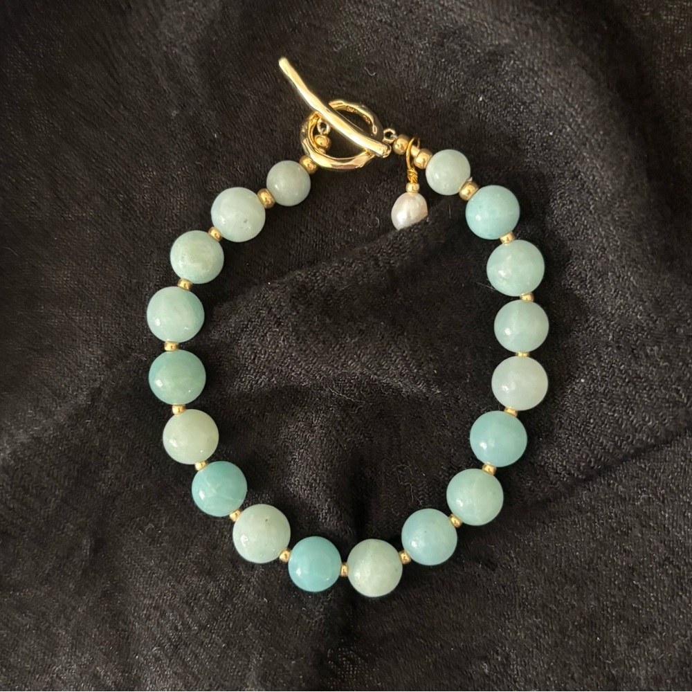 Elegant Pale Green Beaded Bracelet